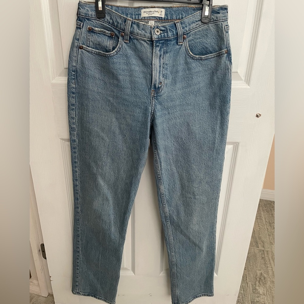 Abercrombie and Fitch 90’s straight midrise Curve Love